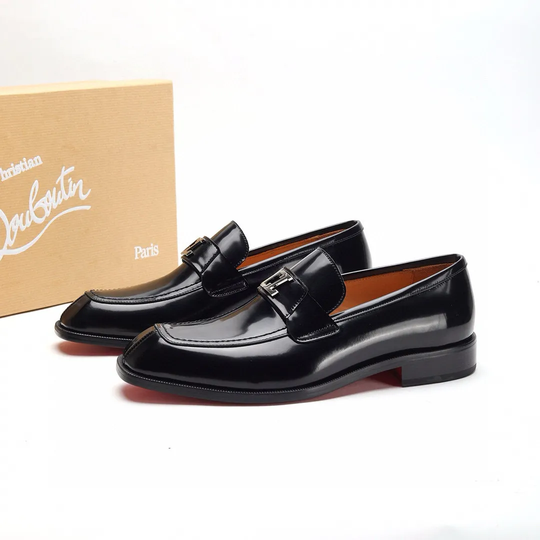 Batch 1,080 yuan 💰••New real shots••CL～High-end men’s 👔casual•loafers with red soles! ••🆑Genuine and top-quality goods from original orders ••✅💯 Purchase goods from top-quality original orders! Original imported patterned cowhide ➕Imported cowhide lining ➕Cowhide feet ➕Original leather outsole~🉑️Feel free to compare the authentic ones! Size: 38-44 (45.46.47 can be customized)